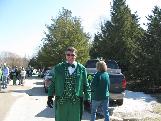 /pictures/ST Pats Float 2009 - No snow our guys keep draging/IMG_1367.jpg